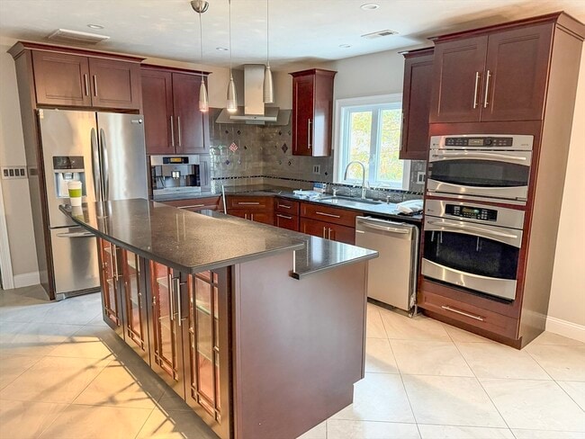 1132 W Boylston St in Worcester, MA - Foto de edificio - Building Photo