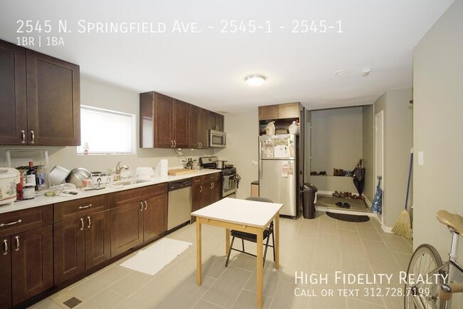 2545 N Springfield Ave in Chicago, IL - Building Photo - Building Photo
