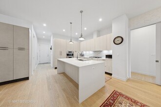 2773 N Hampden Ct in Chicago, IL - Building Photo - Building Photo