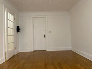 Sara Ann Apartments in Portland, OR - Building Photo - Interior Photo