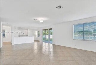 1042 Sunflower Cir in Weston, FL - Building Photo - Building Photo