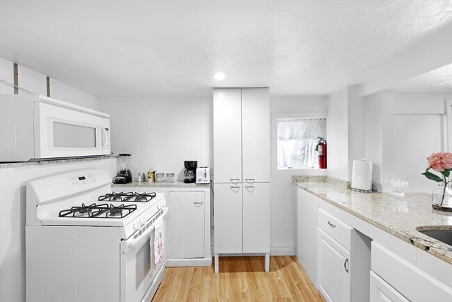 875 Granite St in Braintree, MA - Building Photo - Building Photo