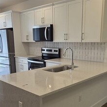 253 SW 170th Ave in Pembroke Pines, FL - Building Photo - Building Photo