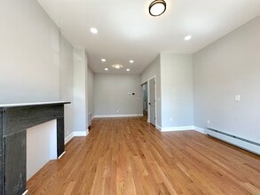 55 Liberty Street Wh, Unit 2 in Newburgh, NY - Foto de edificio - Building Photo