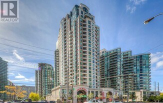 7 Lorraine Dr in Toronto, ON - Building Photo