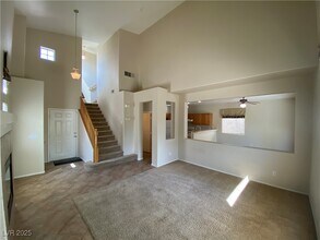 8825 Rambling Rock Ct in Las Vegas, NV - Building Photo - Building Photo