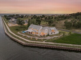 6736 Saugatuck Bch Rd in Saugatuck, MI - Building Photo