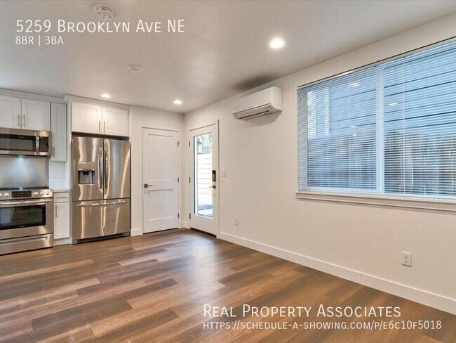 5259 Brooklyn Ave NE in Seattle, WA - Building Photo - Building Photo