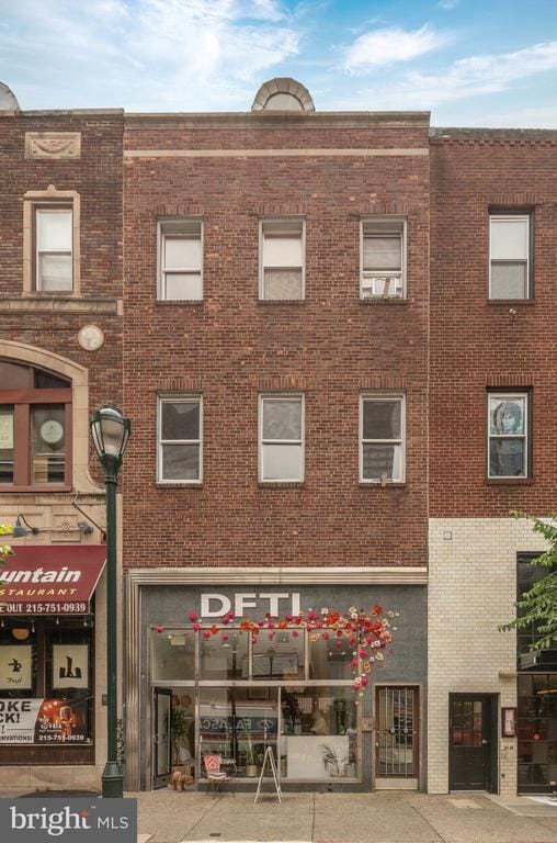 property at 2032 Chestnut St