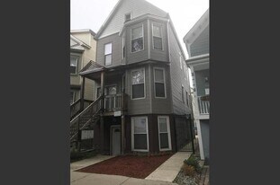 1236 W Oakdale Ave in Chicago, IL - Building Photo