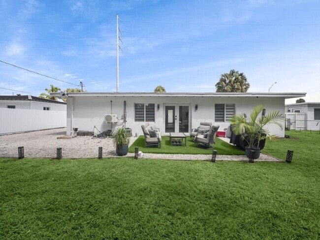 520 NE 135th St in North Miami, FL - Building Photo - Building Photo