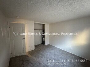 9624 SE Foster Rd in Portland, OR - Building Photo - Building Photo