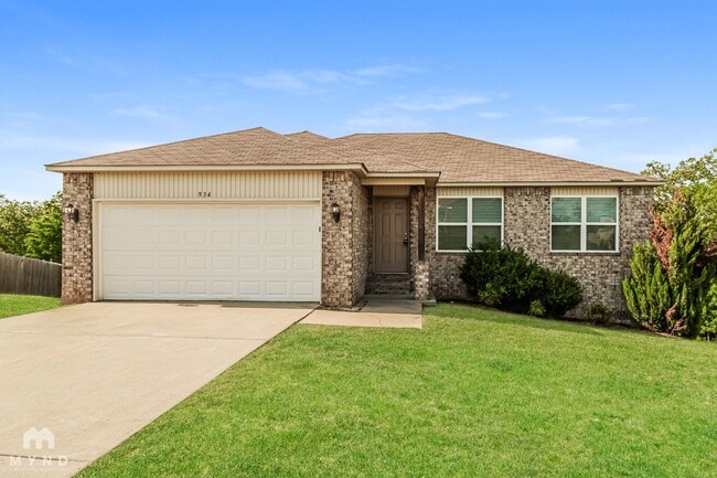 property at 934 Pinehurst Loop