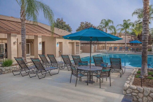 Breakwater Apartments in Bakersfield, CA - Building Photo - Building Photo