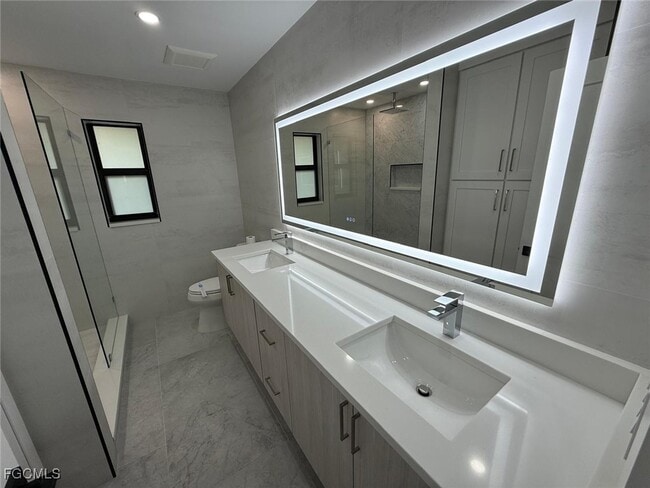 3913 SE 11th Pl in Cape Coral, FL - Foto de edificio - Building Photo