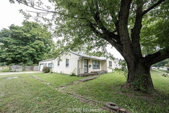 2121 Euclid Dr in Anderson, IN - Building Photo - Building Photo