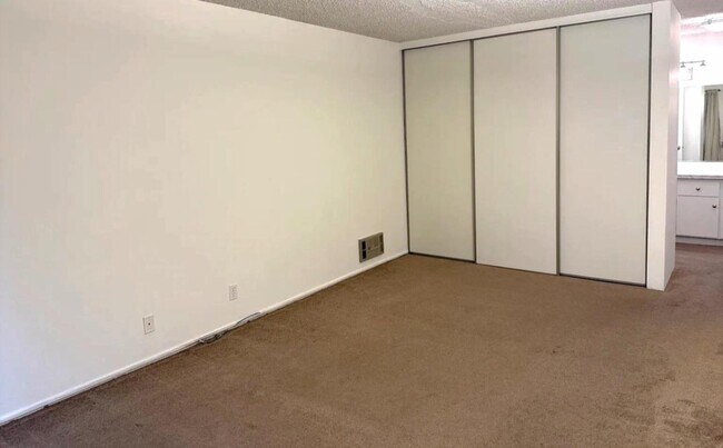 288 Whitmore St in Oakland, CA - Building Photo - Building Photo