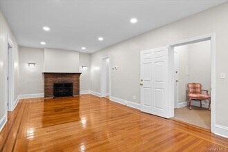 78 Violet Ave in Floral Park, NY - Building Photo - Building Photo