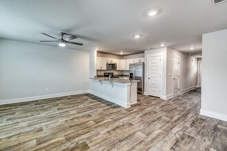 103 S Grassland Rd in Surf City, NC - Foto de edificio - Building Photo