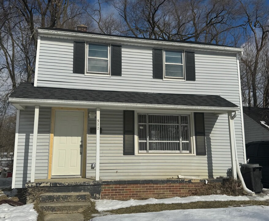 312 W Dewey St in Flint, MI - Building Photo