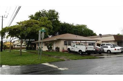 50 SE 13th St in Dania Beach, FL - Building Photo