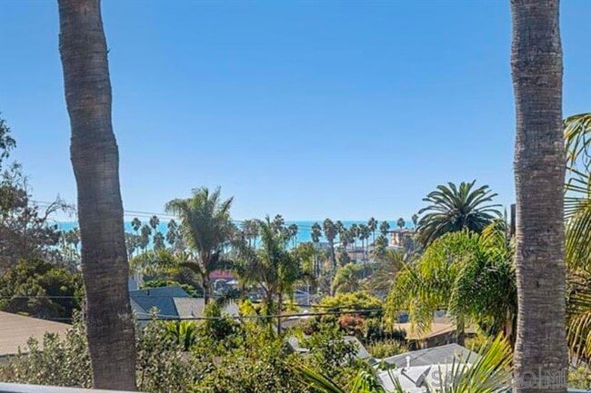 217 N Granados Ave in Solana Beach, CA - Building Photo - Building Photo