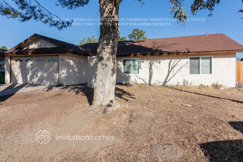 25134 Hazelwood Cir in Hemet, CA - Building Photo