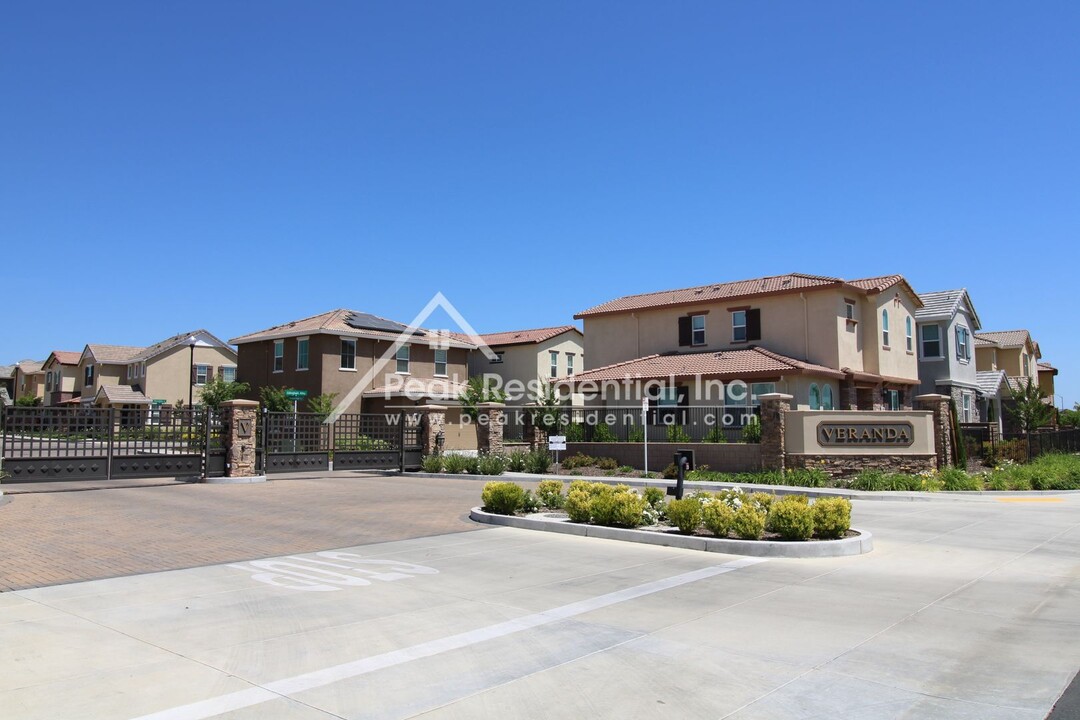 1 Huddlestone Cir in Roseville, CA - Foto de edificio