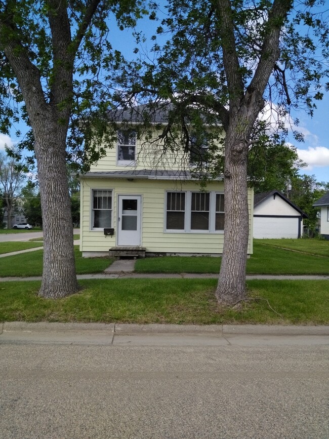 property at 303 6th Ave NE