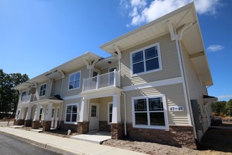 Riverbay Gardens 55+ in Bayville, NJ - Foto de edificio - Building Photo