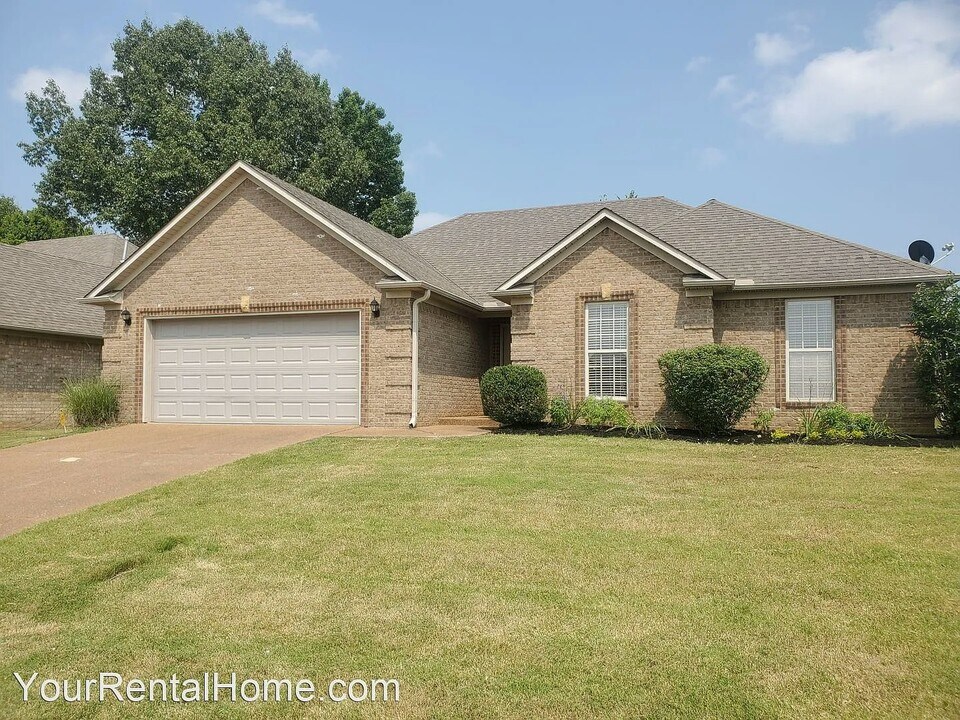 82 Grove Hill Ln in Jackson, TN - Building Photo