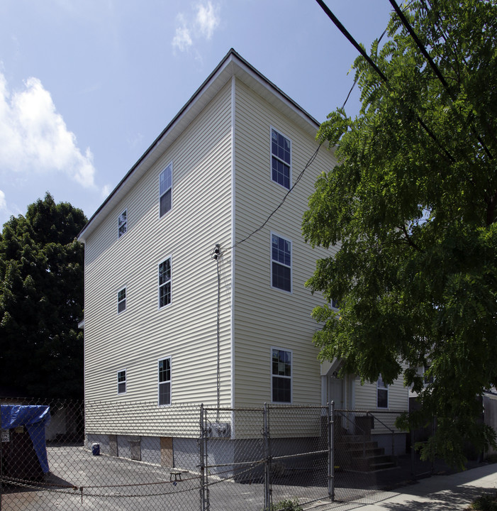 38 Bridgham St in Providence, RI - Building Photo