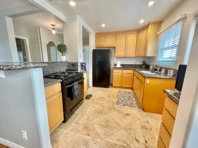 917 W 29th Pl in San Pedro, CA - Foto de edificio - Building Photo