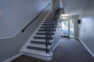 Chateau Olympic Apartments in Los Angeles, CA - Building Photo - Interior Photo
