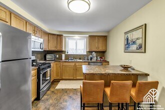 28 Poinciana Pkwy, Unit 1 in Cheektowaga, NY - Building Photo - Building Photo