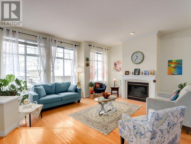 2979 Panorama Dr in Coquitlam, BC - Building Photo - Building Photo