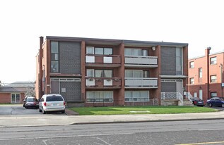 739-741 Lawrence Ave in Toronto, ON - Building Photo