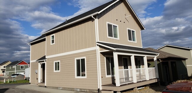 1121 Sundial Ln in Moscow, ID - Building Photo - Building Photo