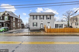 38 Bloomsbury Ave in Catonsville, MD - Building Photo