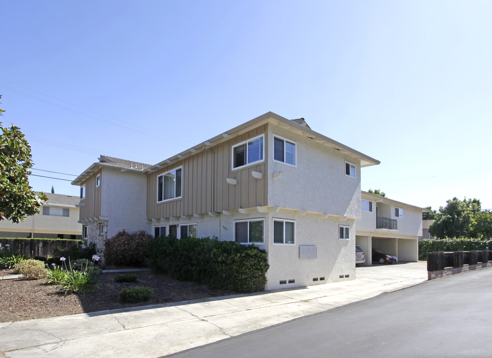 1608 Queen Charlotte Dr in Sunnyvale, CA - Building Photo