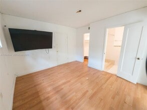 5893 SW 26th St in Miami, FL - Building Photo - Building Photo