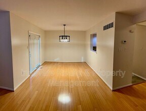 584 Mount Vernon Cir in Bensalem, PA - Building Photo - Building Photo