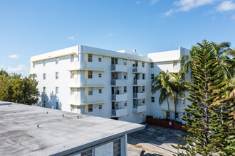 Coral Bay Club in Miami Beach, FL - Building Photo - Building Photo