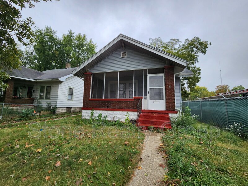 821 S 10th St in Terre Haute, IN - Building Photo