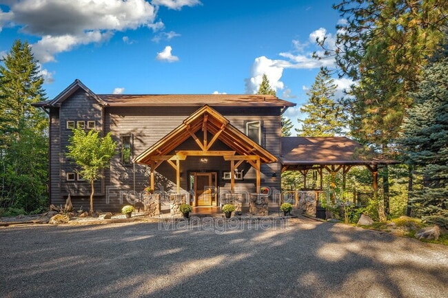 382 Blacktail Rd in Cocolalla, ID - Building Photo - Building Photo