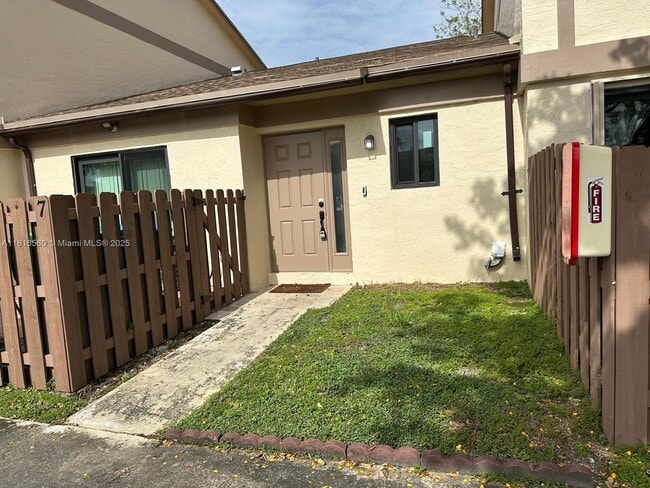 2950 NW 106th Ave in Sunrise, FL - Building Photo - Building Photo