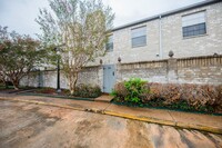 6500 Sands Point Dr in Houston, TX - Building Photo - Building Photo