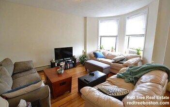 1950 Beacon St, Unit 1 in Boston, MA - Building Photo - Building Photo