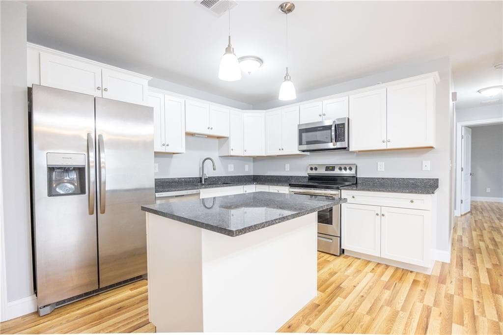 13 Gray Coach Ln in Cranston, RI - Building Photo