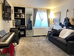 855 E Broadway in Long Beach, NY - Foto de edificio - Building Photo